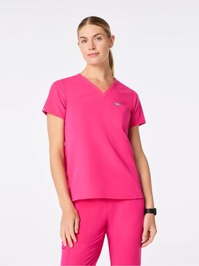 FIGS Catarina One Pocket Scrub Top Hot Pink Women’s Size Medium Medical Uniform